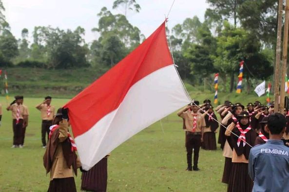 OUTSIDE 8 LUAR BIASA